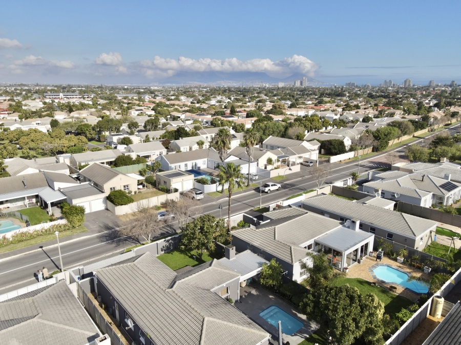 3 Bedroom Property for Sale in Sunningdale Western Cape
